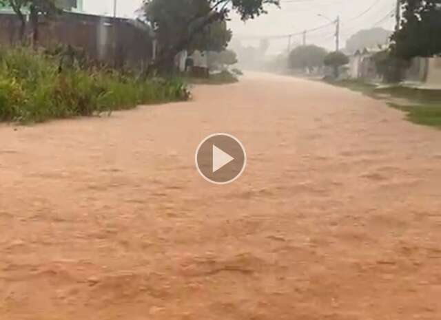 Chuva refor&ccedil;a condi&ccedil;&atilde;o de abandono em bairros 