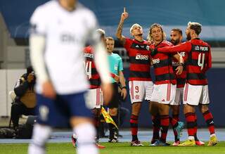 Jogadores do Flamengo comemorando gol de empate (Foto: Fifa)