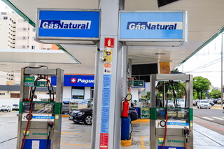 Bombas de gás natural em posto de combustível em Campo Grande. (Foto: Reprodução)