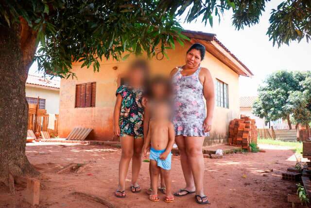 Morando a tr&ecirc;s quadras de creche, m&atilde;e de 7 est&aacute; h&aacute; um ano esperando vaga