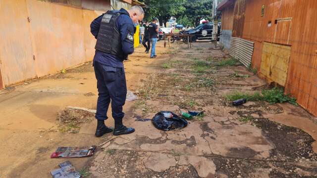 Pr&oacute;tese capilar de v&iacute;tima de execu&ccedil;&atilde;o &eacute; encontrada ao lado de lojas, na rua