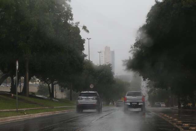 Pancadas de chuva s&atilde;o di&aacute;rias e riscos de alagamento permanecem