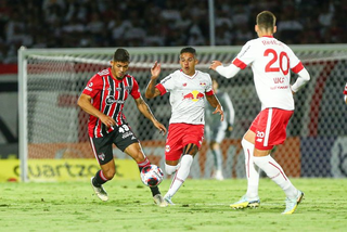 Jogadores do Red Bull Bragantino durante a partida desta quarta-feira (8). (Foto: Rebeca Reis/Agência Paulistão)