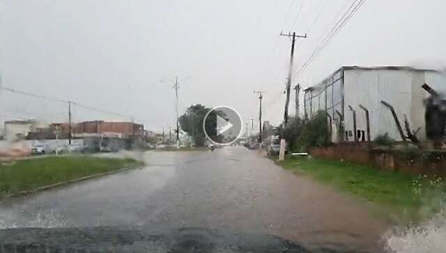 Cidades da regi&atilde;o sul t&ecirc;m tempo fechado e chuva em dia de calor&atilde;o