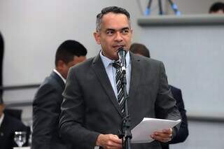 Benites foi à Câmara falar a vereadores sobre atendimento às crianças. (Foto: Divulgação/Câmara)