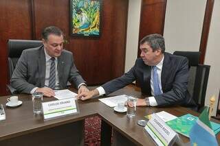 Ministro Carlos Fávaro em reunião com o governador Eduardo Riedel. (Foto: Fotos: Guilherme Martimon/Mapa)