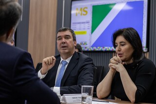 O governador Eduardo Riedel (PSDB-MS) e a ministra de planejamento Simone Tebet (MDB-MS) em reunião nesta sexta-feira (10). (Foto: Marcio Ferreira/Ministério dos Transportes)