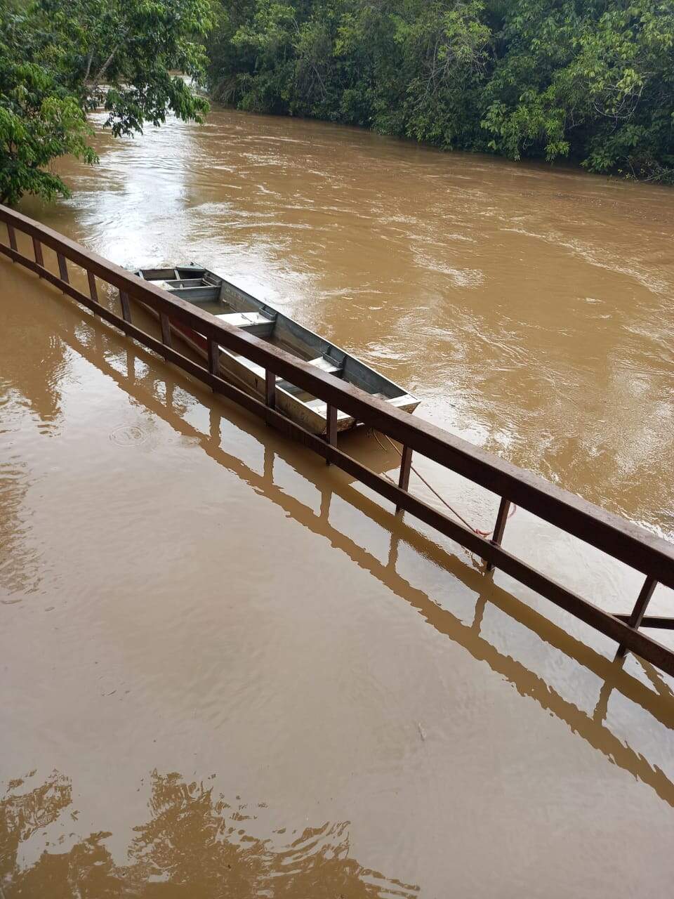Em mais um dia de chuva, Rio Formoso fica turvo e situação preocupa biólogos