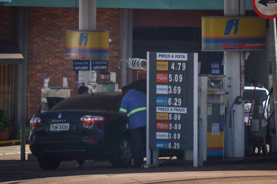 Gasolina aditivada é encontrada até R$ 5,29 na Capital