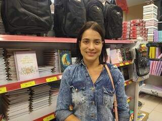 Depois da crian&ccedil;ada, chegou a vez de alunos do Ensino M&eacute;dio lotarem papelaria