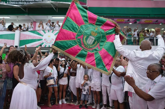 Domingo &eacute; dia de Esta&ccedil;&atilde;o Primeira de Mangueira e Pra&ccedil;a Bol&iacute;via