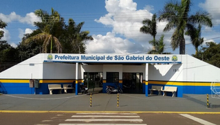 Fachada da Prefeitura Municipal de São Gabriel do Oeste (Foto: reprodução)