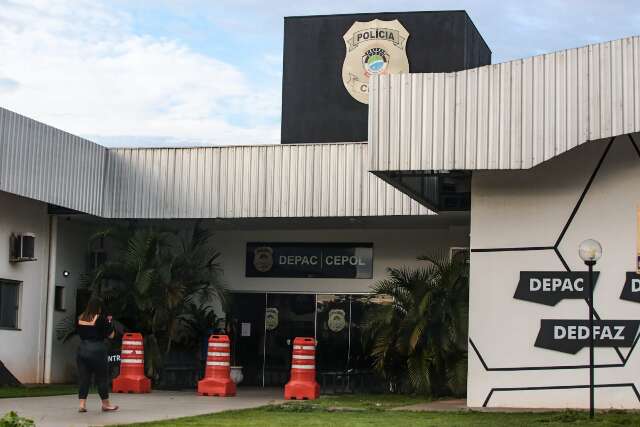 Abandonadas, crian&ccedil;as procuram pai em bar reclamando de fome e s&atilde;o resgatadas
