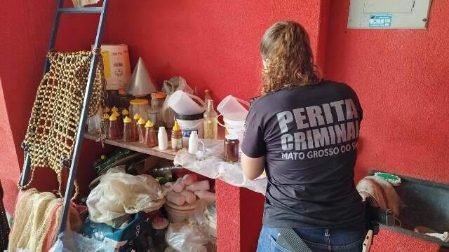 Delegacia do Consumidor fecha empresa que adulterava mel de abelha