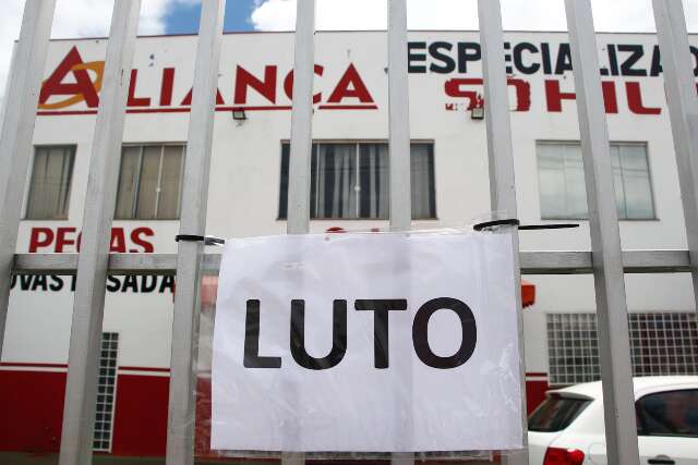 Empresa fecha por luto e funcion&aacute;rio n&atilde;o entende crime: &ldquo;Caetano fez certinho&rdquo;