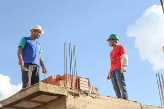 Trabalhadores da construção civil em Campo Grande. (Foto: Paulo Francis/Arquivo)