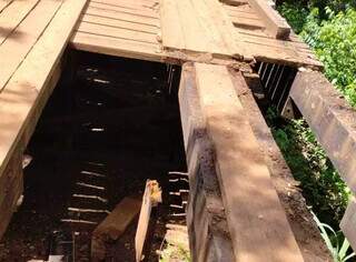 Colheitadeira quebra ponte do C&oacute;rrego Ceroula e moradores ficam ilhados 