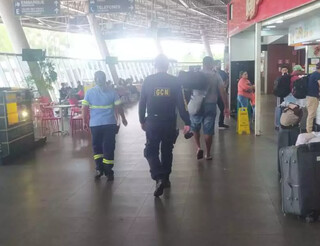 Guarda Municipal fazendo a segurança do Terminal Rodoviário (Foto: GCM)