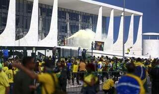 Grupo de manifestantes em Brasília, durante atos antidemocráticos. (Foto: Marcelo Casal Jr./Agência Brasil)