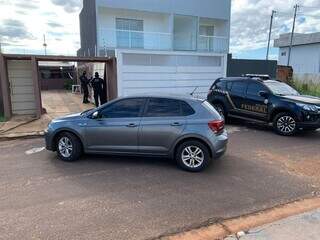 Agentes da Polícia Federal em um dos endereços vasculhados hoje (Foto: Divulgação)