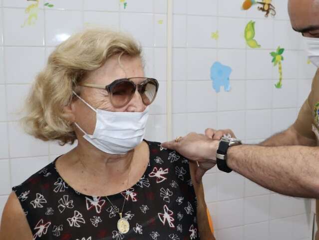 Capital abre vacina&ccedil;&atilde;o bivalente contra covid em dez locais