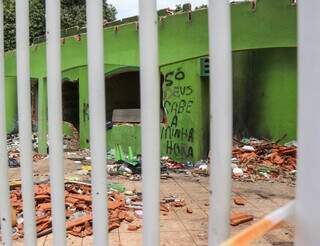 Assaltante que agia com facão é baleado em casa “depenada” na Bandeiras Assaltante que agia com facão é baleado em casa “depenada” na Bandeiras