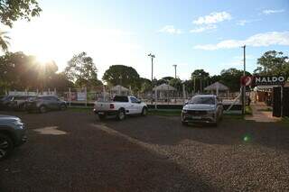 Estacionamento da Arena Naldo Beach Tennis (Foto: Kísie Ainoã)