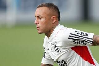 Everton Cebolinha treinando com a camisa do Flamengo (Foto: Gilvan de Souza/Flamengo)