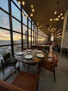Restaurante Olivia, inaugurado em terraço na Avenida Afonso Pena (Foto: Murilo Gomes)