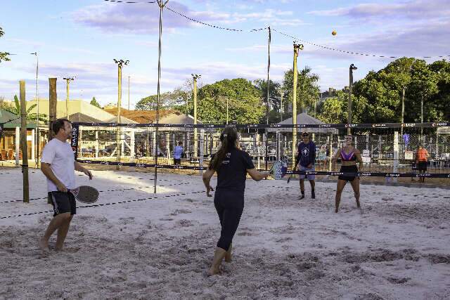 Sensa&ccedil;&atilde;o do momento, beach tennis vira esporte de &quot;praia&quot; do campo-grandense