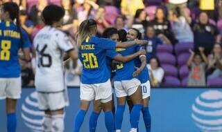 Jogadoras comemoram a vitória contra o Japão em amistoso nos EUA. (Foto: Thais Magalhães/CBF)