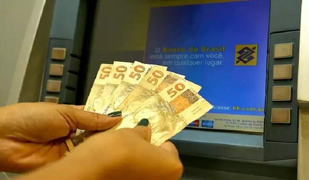 Salário mínimo sobe para R$ 1.320 a partir do dia 1º de maio  