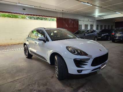 Em opera&ccedil;&atilde;o, carros de luxo avaliados em R$ 4,5 milh&otilde;es e joias s&atilde;o apreendidos