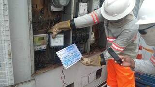 Fiscaliza&ccedil;&atilde;o flagra conveni&ecirc;ncia furtando energia no Carand&aacute; Bosque
