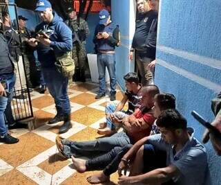 Os quatro presos na manhã de hoje em Pedro Juan Caballero (Foto: Última Hora)