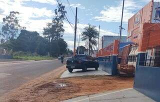 Rua Londrina, no bairro Vivendas do Parque, região leste de Campo Grande. (Foto: Direto das Ruas)