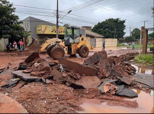 Temporal teve 276 mil&iacute;metros de chuva e causou destrui&ccedil;&atilde;o em bairros