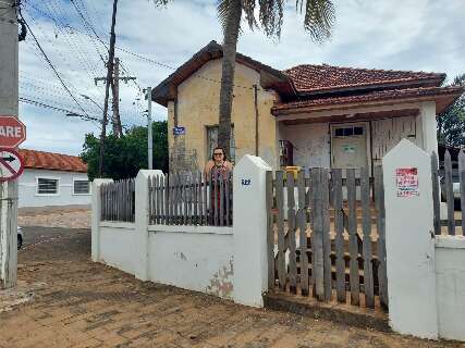 Vizinhos do Carnaval se dividem entre lucro e torcida pela paz