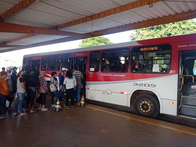 Para 62% dos leitores, maior problema do transporte p&uacute;blico &eacute; superlota&ccedil;&atilde;o