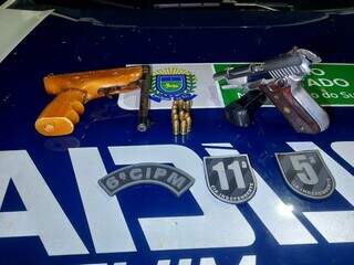 Armas utilizadas no crime. (Foto: Reprodução/Polícia Militar)