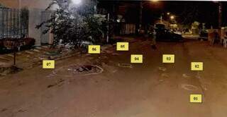 Fotos da perícia mostram local onde o carro estava e os tiros espalhados. (Foto/Reprodução)
