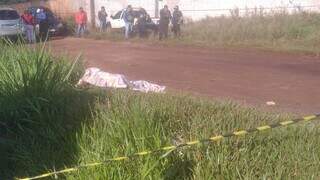 Corpo de rapaz foi encontrado próximo à rodovia de Ponta Porã. (Foto: Direto das Ruas) 