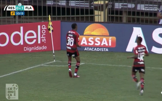 Jogadores do Flamengo comemorando gol contra Resende (Foto: Reprodução)