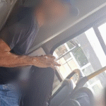 Homem é preso por importunação sexual após se masturbar dentro de ônibus