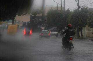 Chuva que castigou a Capital na última semana (Foto: Henrique Kawaminami)