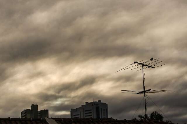 Dia amanhece com c&eacute;u nublado e previs&atilde;o &eacute; de chuvas intensas em MS