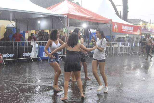 Chuva deve permanecer em todo o Estado at&eacute; a Quarta-Feira de Cinzas 