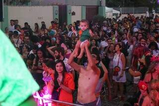 Para sobreviver, bailes de Carnaval se aliam a blocos de rua - 23