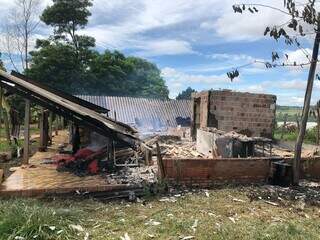 Suspeito de matar homem a facadas em assentamento tem casa incendiada