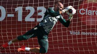 Goleiro Weverton em treinamento pelo Palmeiras (Foto: Cesar Greco)